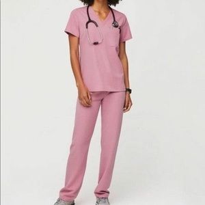 Figs Chalk Pink Scrub Set